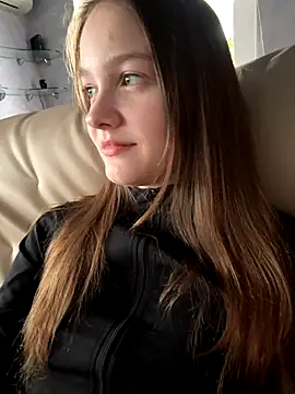 Snapshot of MichelleRoux chatting on October 4, 10:54 am MichelleRoux online show from October 4, 10:54 am