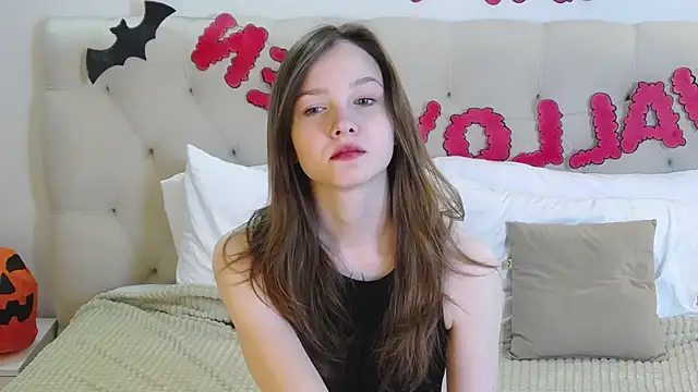 Snapshot of MichelleRoux chatting on October 25, 12:24 pm MichelleRoux online show from October 25, 12:24 pm