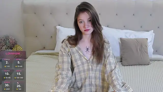 Snapshot of MichelleRoux chatting on October 14, 1:35 pm MichelleRoux online show from October 14, 1:35 pm