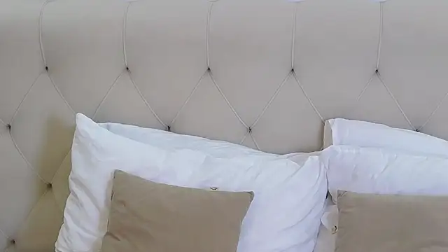 Snapshot of MichelleRoux chatting on October 21, 5:39 pm MichelleRoux online show from October 21, 5:39 pm