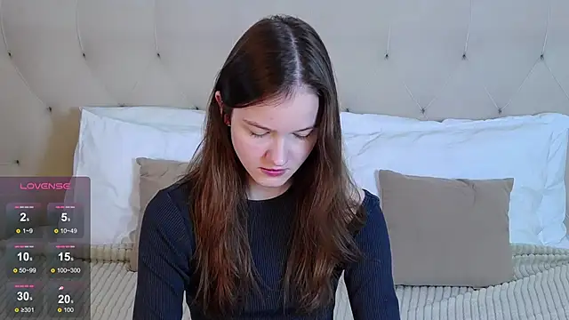 Snapshot of MichelleRoux chatting on October 6, 12:11 pm MichelleRoux online show from October 6, 12:11 pm