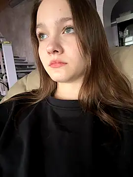 Snapshot of MichelleRoux chatting on October 3, 10:42 am MichelleRoux online show from October 3, 10:42 am