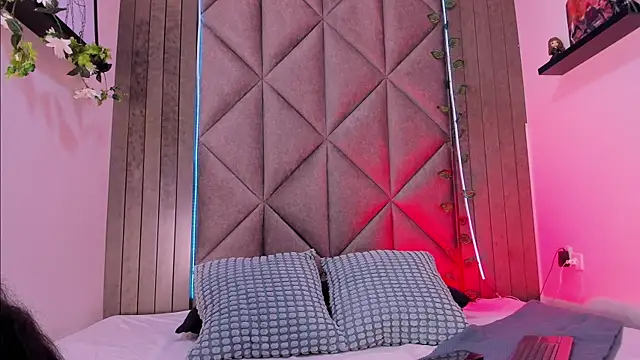 Snapshot of TiffValentinee_ chatting on October 9, 7:51 pm TiffValentinee  online show from October 9, 7:51 pm