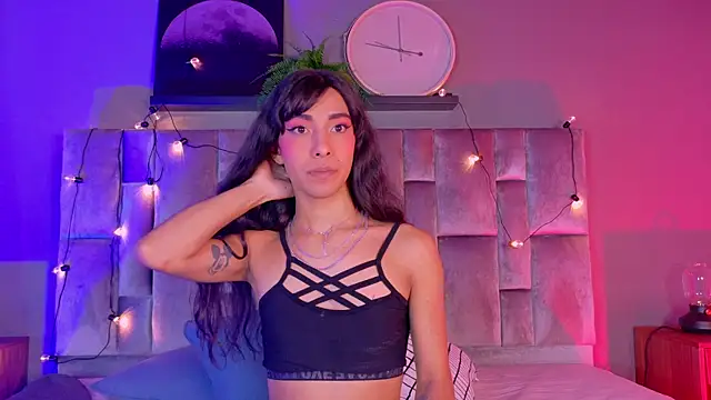 Snapshot of TiffValentinee_ chatting on October 18, 3:09 am TiffValentinee  online show from October 18, 3:09 am