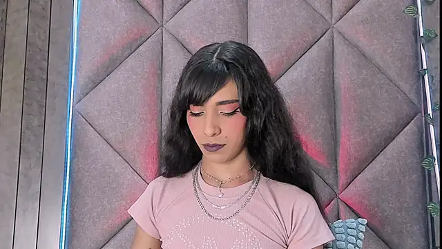 Snapshot of TiffValentinee_ chatting on October 25, 10:05 pm TiffValentinee  online show from October 25, 10:05 pm