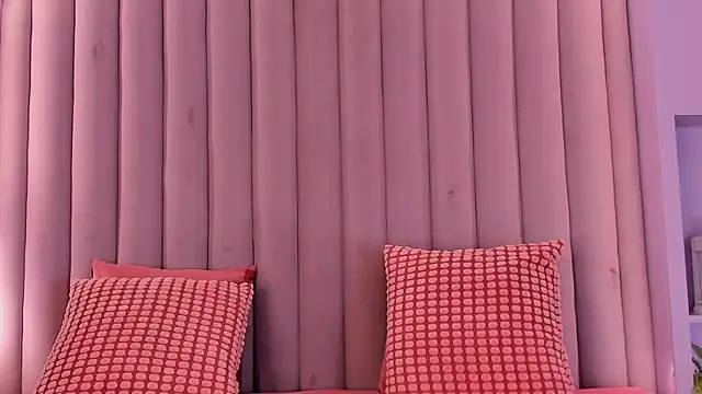 Snapshot of TiffValentinee_ chatting on October 28, 8:03 pm TiffValentinee  online show from October 28, 8:03 pm