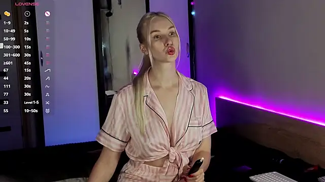 HitchcocianBlonde online show from October 1, 6:02 pm