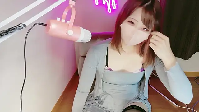 Snapshot of ema_ch2525 chatting on October 1, 2:00 pm ema ch2525 online show from October 1, 2:00 pm