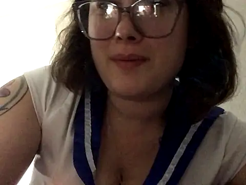 paigeycakes online show from October 22, 7:13 am