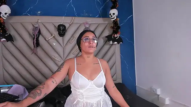 Snapshot of Ibbie_drastic chatting on October 23, 12:22 pm Ibbie drastic online show from October 23, 12:22 pm