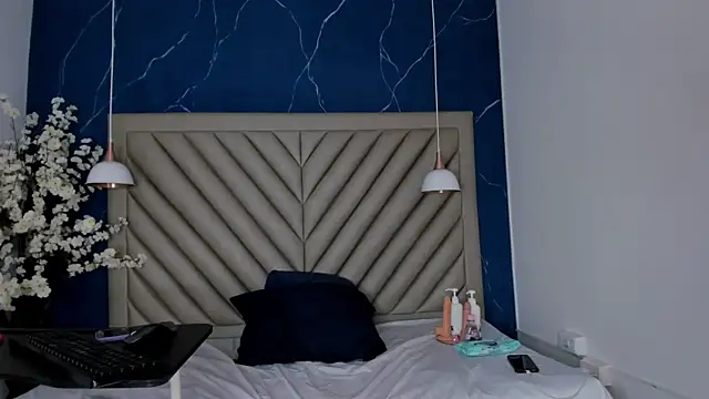 Snapshot of Ibbie_drastic chatting on September 17, 12:58 pm Ibbie drastic online show from September 17, 12:58 pm