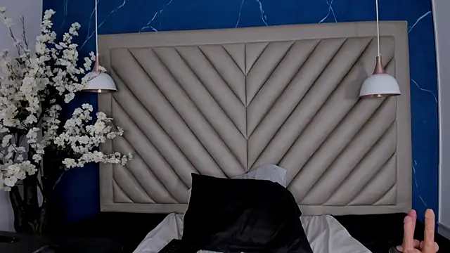 Snapshot of Ibbie_drastic chatting on October 17, 12:52 pm Ibbie drastic online show from October 17, 12:52 pm