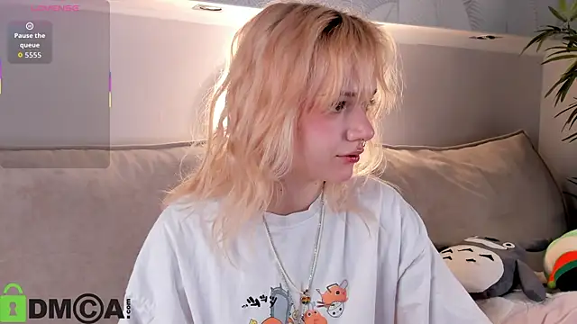 Molly Platt online show from March 18, 9:03 am