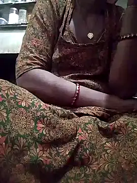 Snapshot of aunty_sumy chatting on October 23, 1:33 am aunty sumy online show from October 23, 1:33 am