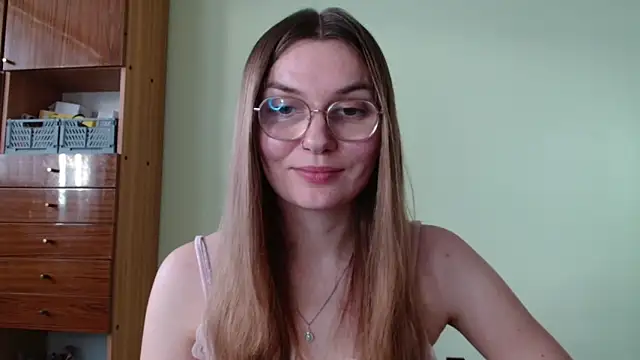 LooveELLYx online show from October 16, 1:58 pm