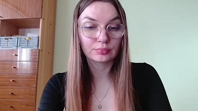 LooveELLYx online show from March 24, 2:44 pm