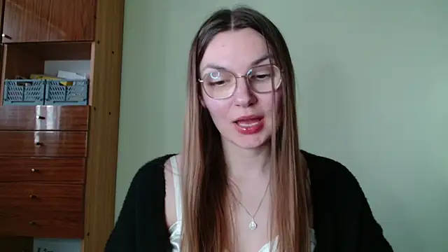 LooveELLYx online show from February 18, 3:00 pm