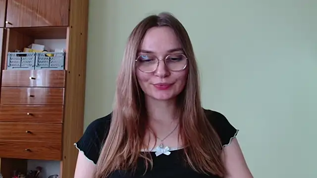 LooveELLYx online show from October 15, 1:57 pm