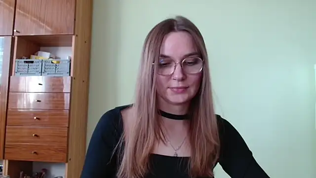 LooveELLYx online show from October 20, 1:25 pm