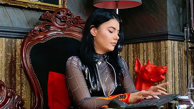 Snapshot of MistressEly chatting on October 31, 1:26 pm MistressEly online show from October 31, 1:26 pm