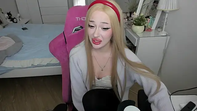 Snapshot of saadnesstyan chatting on October 17, 12:41 pm saadnesstyan online show from October 17, 12:41 pm