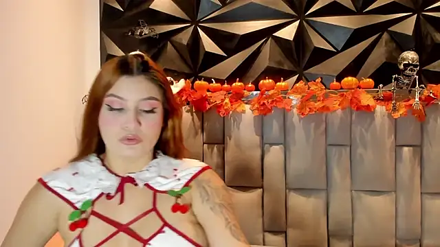 Snapshot of megan_whitee__ chatting on October 29, 2:27 am megan whitee online show from October 29, 2:27 am