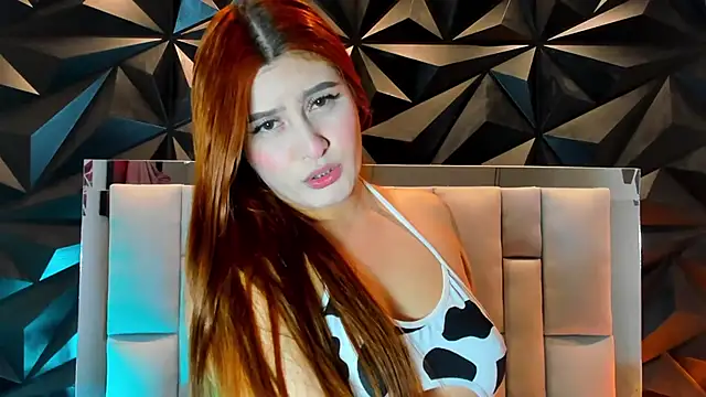 Snapshot of megan_whitee__ chatting on September 20, 2:32 am megan whitee online show from September 20, 2:32 am