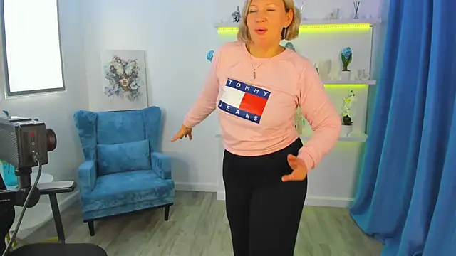 NinaStarle online show from October 12, 4:59 am