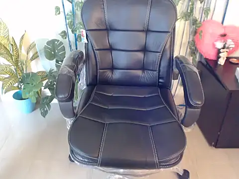 Snapshot of anika_bold chatting on October 7, 4:39 am anika bold online show from October 7, 4:39 am