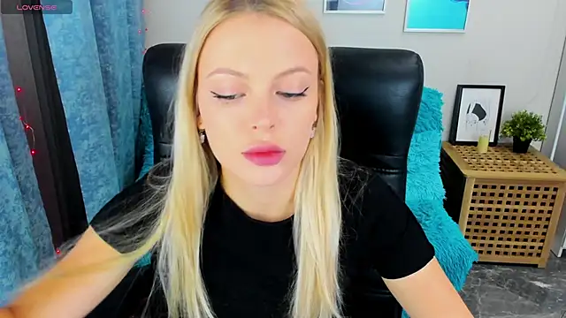 Snapshot of KatherineePierce chatting on September 24, 4:17 pm KatherineePierce online show from September 24, 4:17 pm