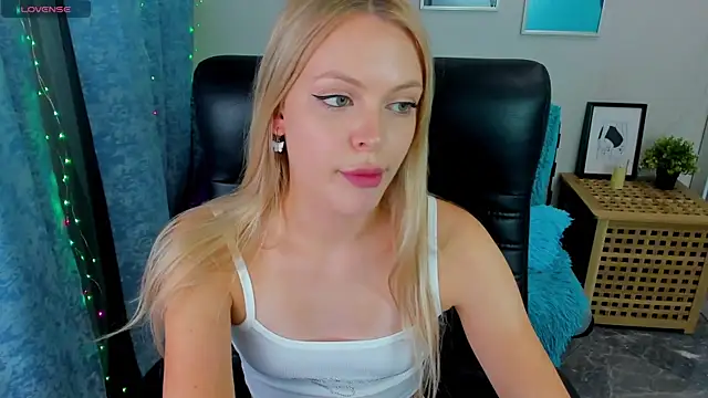 Snapshot of KatherineePierce chatting on September 11, 4:29 pm KatherineePierce online show from September 11, 4:29 pm