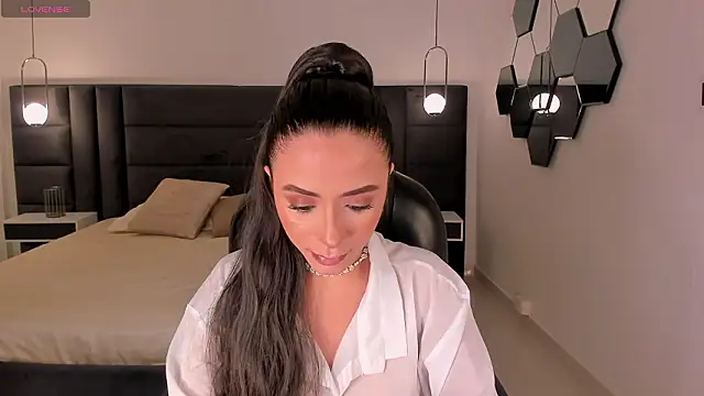 IsabellaMoreau online show from March 23, 7:31 pm