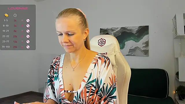 Eliza Wilsoon online show from September 13, 1:57 am