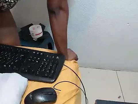 Snapshot of WEPUSSY23XX chatting on October 31, 7:40 pm WEPUSSY23XX online show from October 31, 7:40 pm