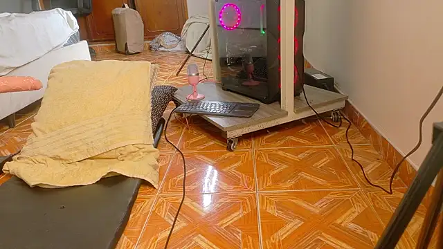 JenaCooper  online show from April 10, 7:25 am