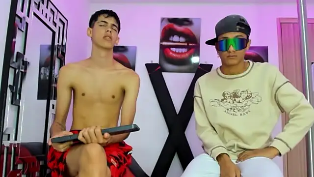 TWINKS FRIENDS online show from October 21, 7:23 am