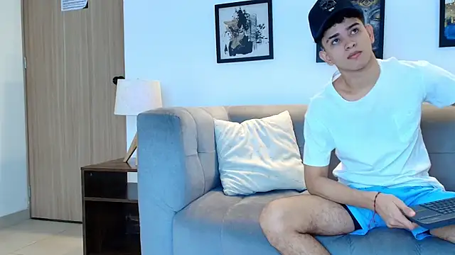 TWINKS FRIENDS online show from April 11, 1:26 pm