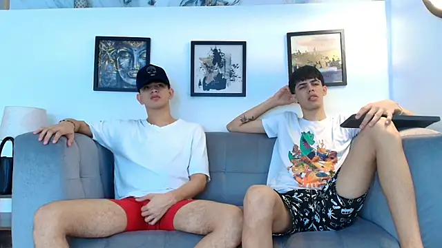 TWINKS FRIENDS online show from April 4, 1:21 pm