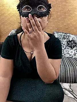 Iampriyaaa15 online show from January 13, 7:36 am