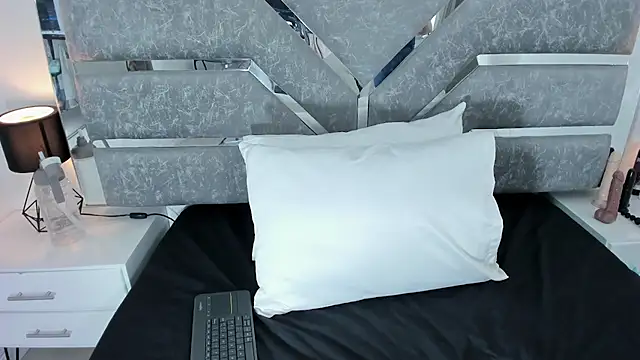 Snapshot of Karla-Lin chatting on October 22, 12:10 pm Karla-Lin online show from October 22, 12:10 pm