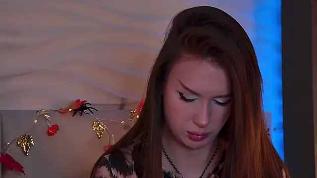 Snapshot of DianaGlow chatting on October 21, 4:44 pm DianaGlow online show from October 21, 4:44 pm