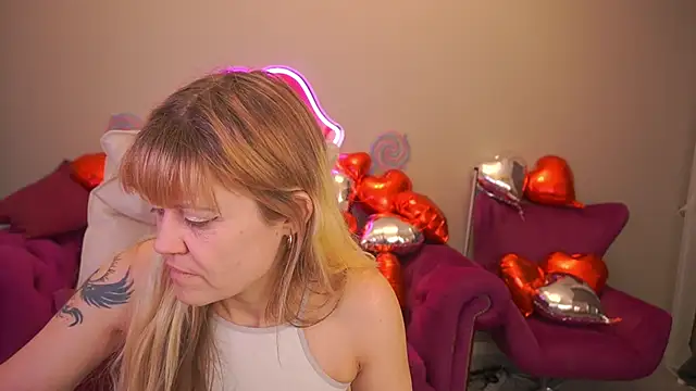 BellaLaPetit online show from February 10, 2:31 pm