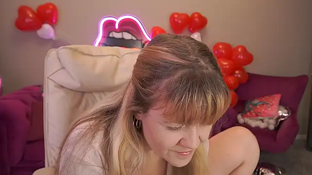 BellaLaPetit online show from February 15, 1:43 pm