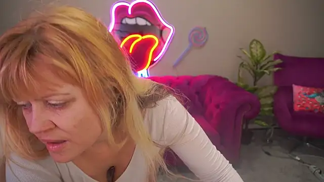 BellaLaPetit online show from March 25, 2:31 pm