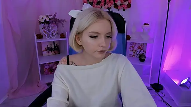 AuroraWrenfield online show from October 27, 10:22 am