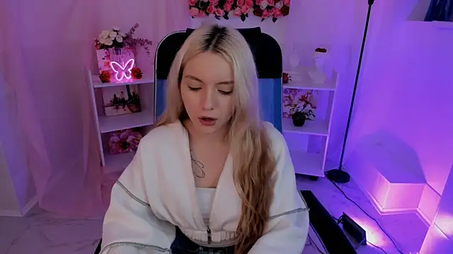 AuroraWrenfield online show from September 19, 10:47 am