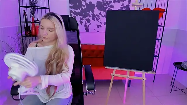 AuroraWrenfield online show from October 2, 7:46 am