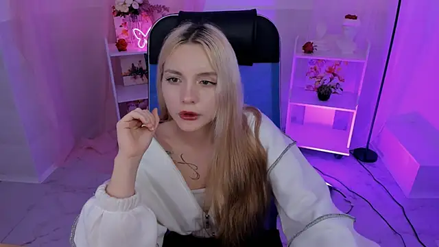 AuroraWrenfield online show from September 23, 10:46 am