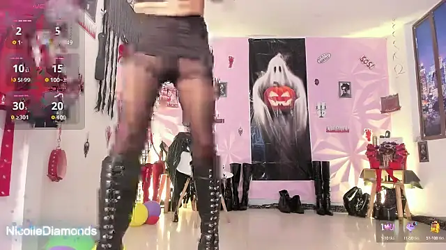 Snapshot of NicolleDiamonds_cg chatting on October 7, 3:27 pm NicolleDiamonds cg online show from October 7, 3:27 pm