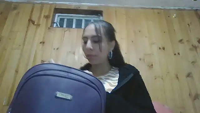 Snapshot of Roselingalvis13 chatting on October 19, 2:57 am Roselingalvis13 online show from October 19, 2:57 am